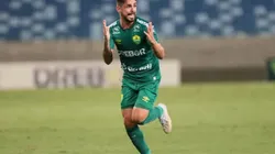 Rafael Gava ficou de fora da última partida do Cuiabá (Foto: Gil Gomes/AGIF)