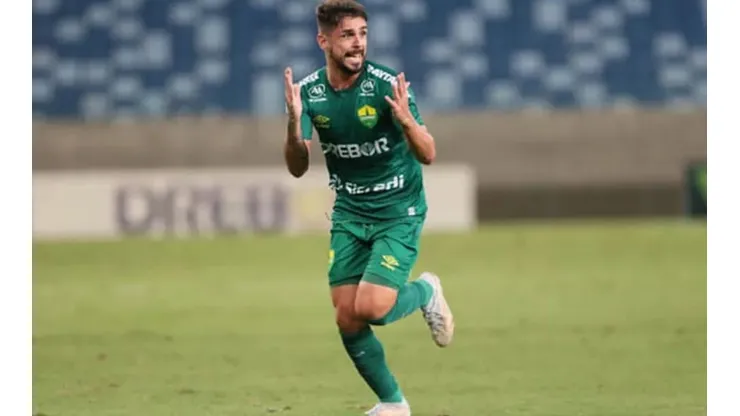 Rafael Gava ficou de fora da última partida do Cuiabá (Foto: Gil Gomes/AGIF)