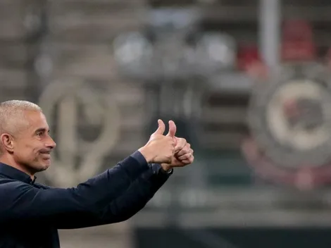 Sylvinho dá aval e Corinthians negocia transferência de atacante