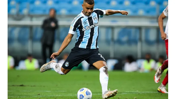 Pedro H. Tesch/AGIF - Alisson, meia-atacante do Grêmio