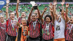 Guilherme Drovas/AGIF - Meninas são-paulinas festejam o título da Ladies Cup