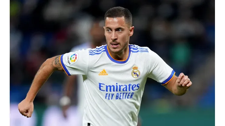 Hazard com a camisa do Real Madrid (Foto: Getty Images)