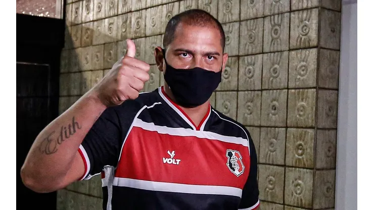 Foto: Thiago Calil/AGIF - Walter está de volta ao Santa após passagem nas categorias de base do clube