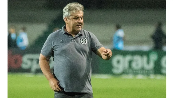 Foto: Robson Mafra/AGIF - Gilson Kleina, técnico do Ponte Preta