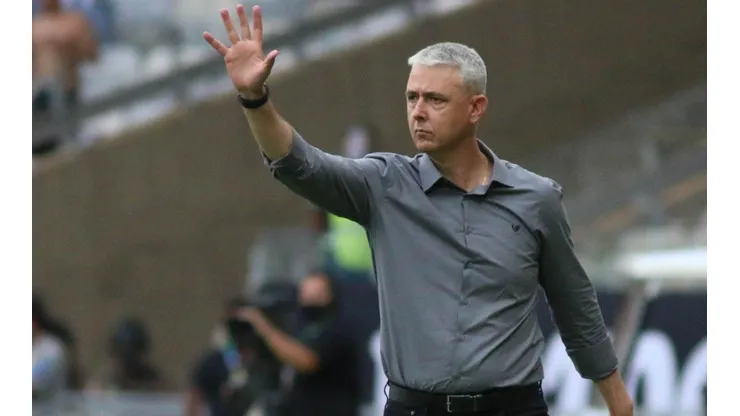 Foto: Fernando Moreno/AGIF - Tiago Nunes: pode perde jogador importante do elenco