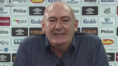 Foto: Reprodução Santos TV/YouTube | Andrés Rueda é avisado sobre atacante que quer jogar no Santos em 2022