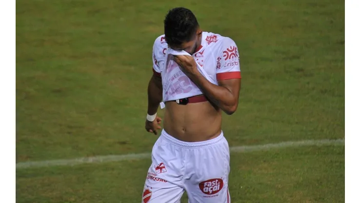 Foto: Jhony Pinho/AGIF - Pedro Júnior foi o artilheiro do Vila Nova em 2021 com 14 gols