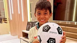 Foto: Reprodução/ Instagram Oficial @paolaalmeiida - Esposa de Rafael Carioca compartilhou foto do filho com bola do Botafogo. Coincidência será?