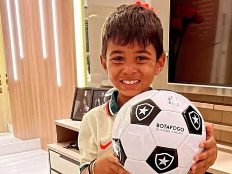 "A família quer demais"; Esposa posta filho com bola do Botafogo e 'cava' meia chegando para 2022
