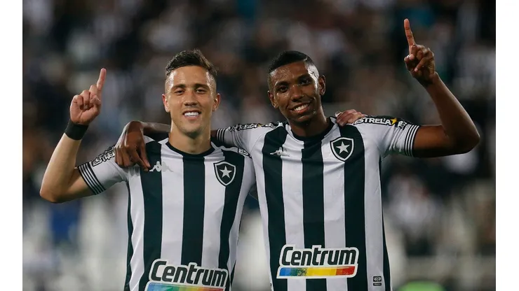 Foto: Vitor Silva/Botafogo - Frizzo ajudou o Botafogo a conquistar o título da Série B e volta em alta ao Grêmio