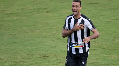 Jorge Rodrigues/AGIF - Gilvan, zagueiro do Botafogo