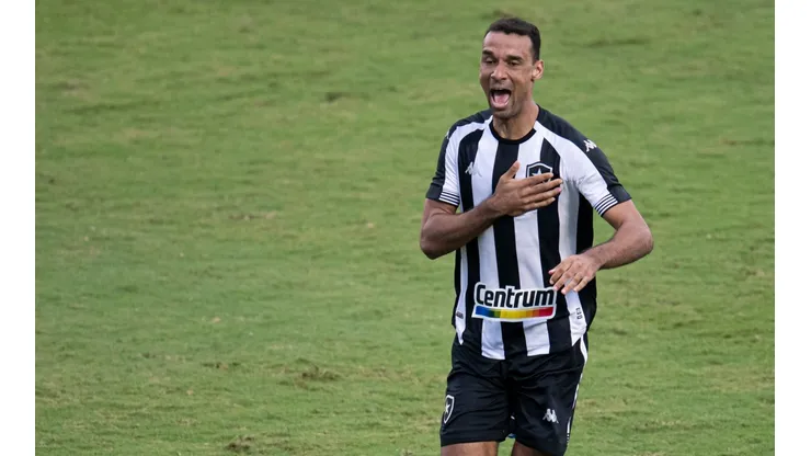 Jorge Rodrigues/AGIF - Gilvan, zagueiro do Botafogo