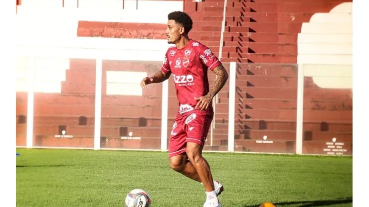 Douglas Monteiro/ Vila Nova - Willian Formiga, lateral-esquerdo do Vila Nova