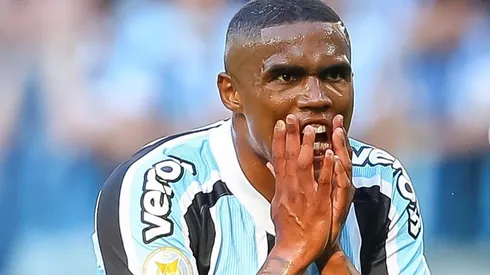 Foto: Pedro H. Tesch/AGIF - Douglas não deve ser o único a sair.