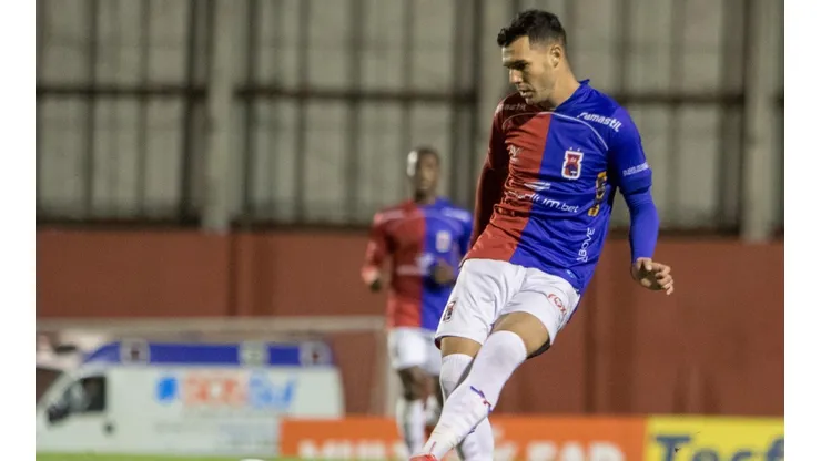 Foto: Robson Mafra/AGIF - Jean Victor na epóca que atuava no Paraná