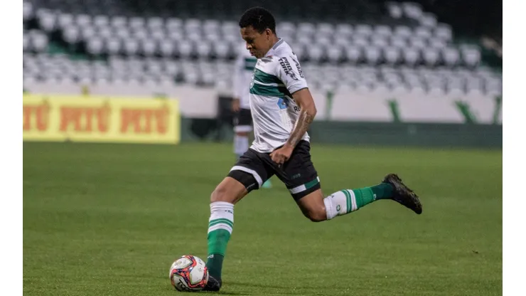 Foto: Robson Mafra/AGIF - Bochecha e mais 3 devem sair do Coritiba
