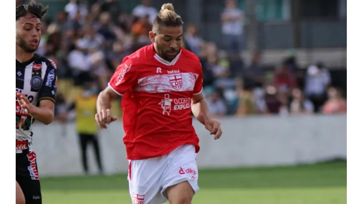 Foto: Joao Vitor Rezende Borba/AGIF - Diego Torres em ação pelo CRB
