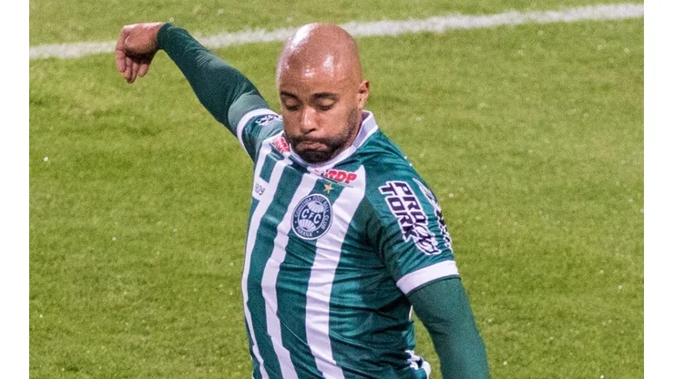 Foto: (Robson Mafra/AGIF) - Ex-Coritiba, Romário vai defender a camisa do Operário Ferroviário em 2022