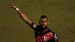 Willian Maranhão com a camisa do Atlético-GO (Foto: Ettore Chiereguini/AGIF)