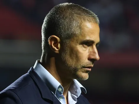 Sylvinho pede e diretoria busca plano B com a possível saída de zagueiro para a Europa