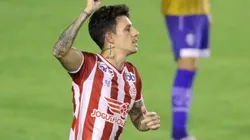 Foto: Marcel Lisboa/AGIF - Meia Jean Carlos entrou no radar do Grêmio para reforçar elenco em 2022