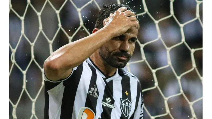 Foto: Fernando Moreno/AGIF - Diego Costa vive uma novela no Galo.