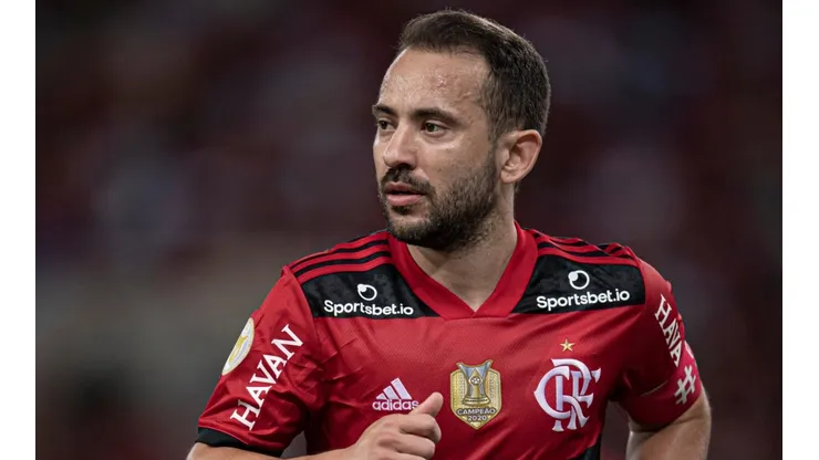 Foto: Jorge Rodrigues/AGIF - Everton Ribeiro quer dar a volta por cima no CRF
