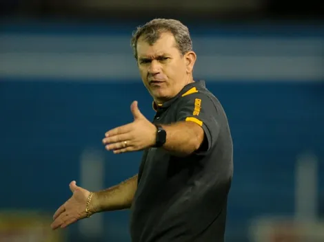 Criciúma renova contrato com o técnico Cláudio Tencati para a temporada de 2022; clube disputará o acesso para à Série A