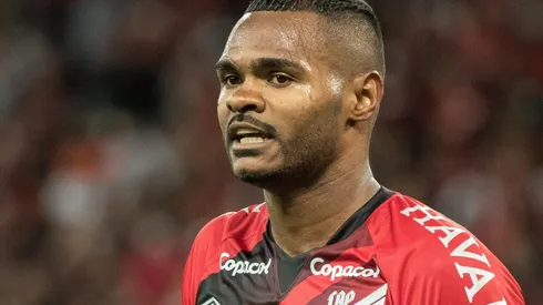 Foto: Robson Mafra/AGIF - Nikão: em reta final de contrato no Furacão