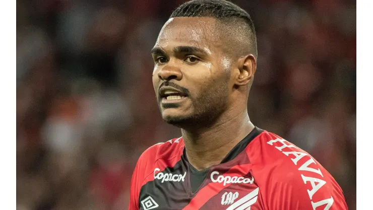 Foto: Robson Mafra/AGIF - Nikão: em reta final de contrato no Furacão