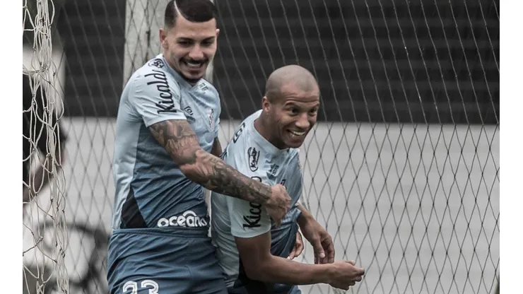 Foto: Ivan Storti/Santos FC - Alison (à esq.) foi pupilo de Cuca no Santos e entrou no radar do Cruzeiro para 2022