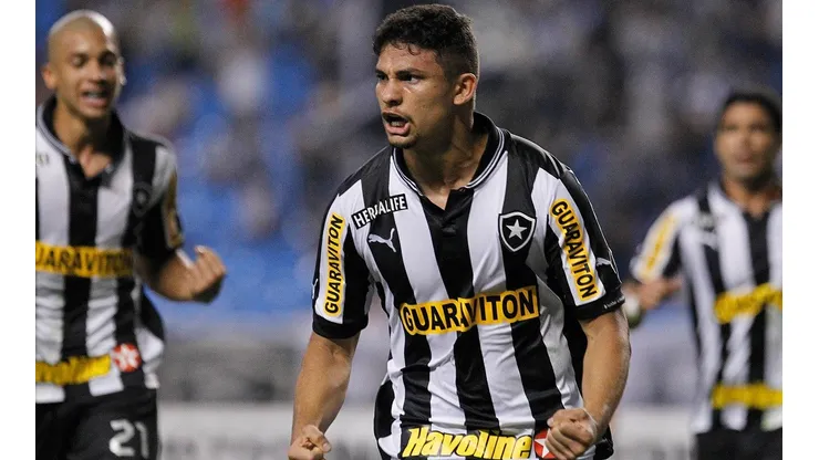 Foto: Wagner Meier/AGIF - Elkeson viveu melhor momento no Brasil com a camisa do Botafogo entre 2010 e 2011