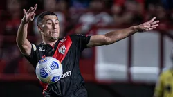 Baralhas, jogador do Atlético-GO (Foto: Heber Gomes/AGIF)