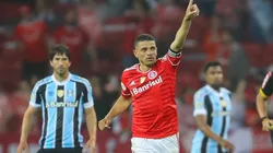 Taison fez publicação zoando o Grêmio; meia-atacante marcou o gol da vitória do Inter no último Gre-Nal
