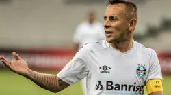 Foto: (Robson Mafra/AGIF) - Com contrato perto do fim, Rafinha sinaliza interesse em continuar no Grêmio