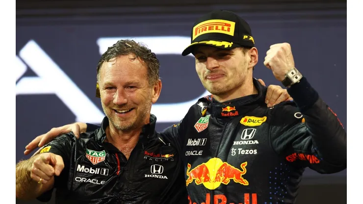 Bryn Lennon/Getty Images - Christian Horner, chefe da equipe Red Bull, ao lado de Verstappen