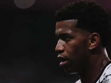 Gil supera todos os jogadores do Corinthians e lidera time em jogos no Brasileirão