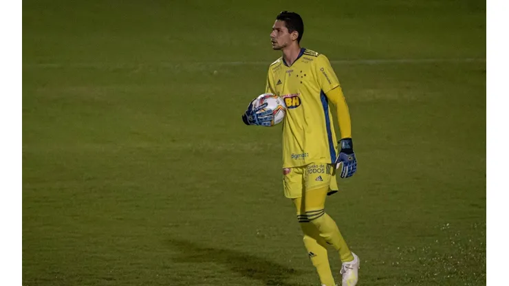 Foto: Rebeca Reis/AGIF - Lucas França chega para ser o camisa 1 do Santa Cruz