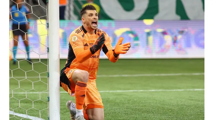 Tiago Volpi, goleiro do São Paulo (Foto: Marcello Zambrana/AGIF)