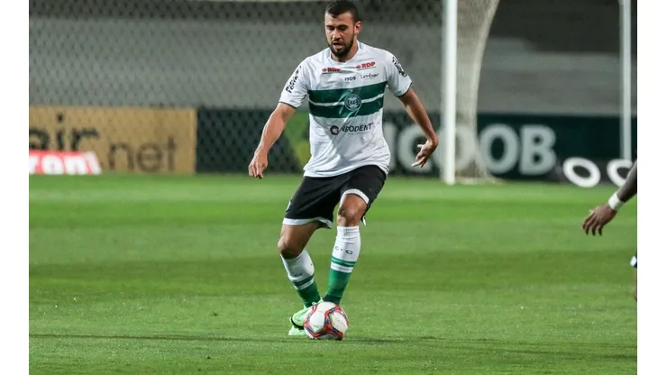 Foto: Robson Mafra/AGIF - Castán renovou com o Coxa para 2022