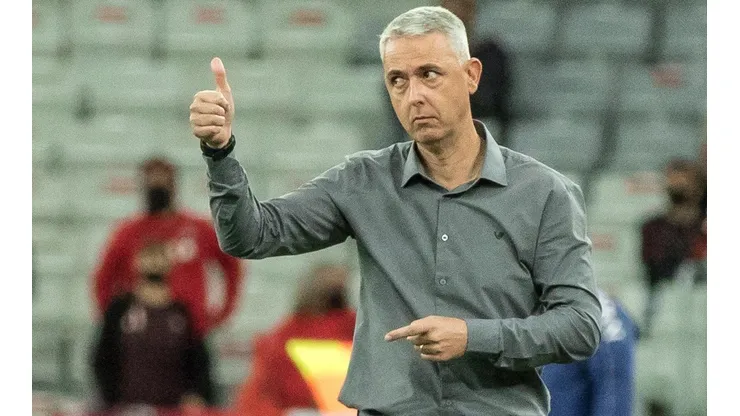 Foto: Robson Mafra/AGIF - Tiago Nunes: quer reforços no Ceará em 2022