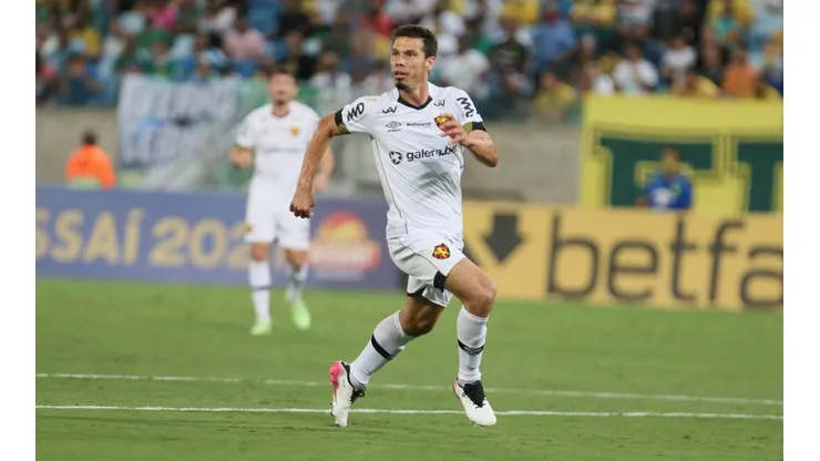 Foto: Gil Gomes/AGIF - Hernanes recebeu proposta para renovar com o Sport em 2022