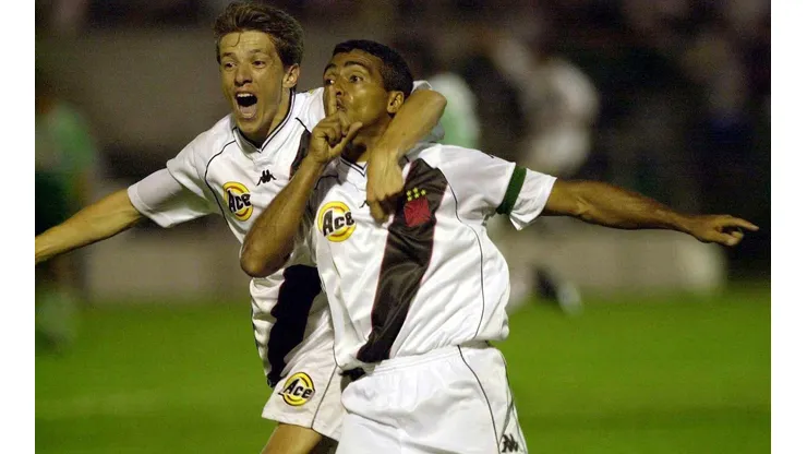 Foto: Allsport UK/ALLSPORT - Cano aprendeu a fazer gols vendo vídeos de Romário. Santos pode contratar argentino em 2022