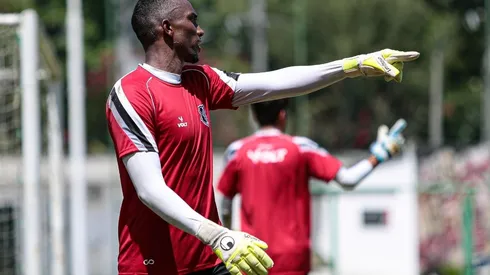 Foto: (Twitter Oficial Santa Cruz/@SantaCruzFC/Rafael Melo/Santa Cruz) - Jordan deve estar de saída do Santa Cruz