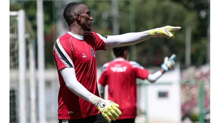 Foto: (Twitter Oficial Santa Cruz/@SantaCruzFC/Rafael Melo/Santa Cruz) - Jordan deve estar de saída do Santa Cruz