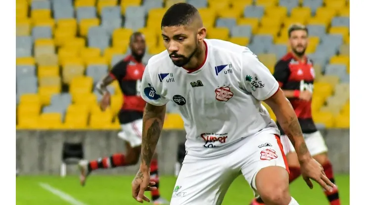 Foto: (Thiago Ribeiro/AGIF) - Rodrigo Yuri é um dos reforços do Santa Cruz para 2022