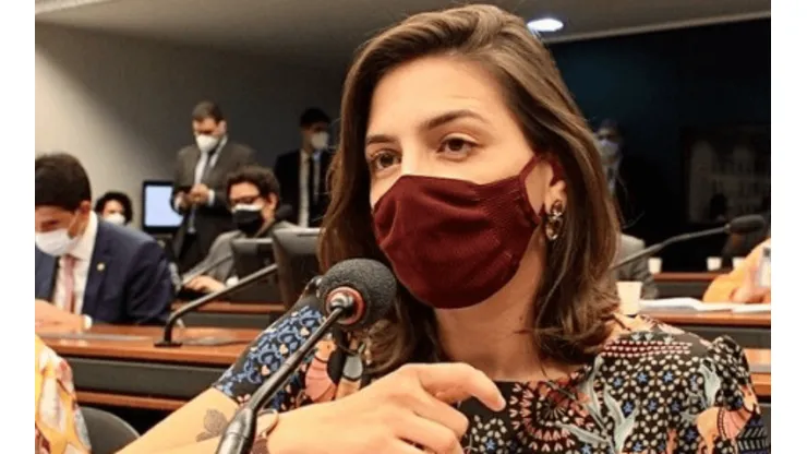 Deputada federal Natália Bonavides apresentou um PL para retirar a fala vos declaro, marido e mulher no casamento