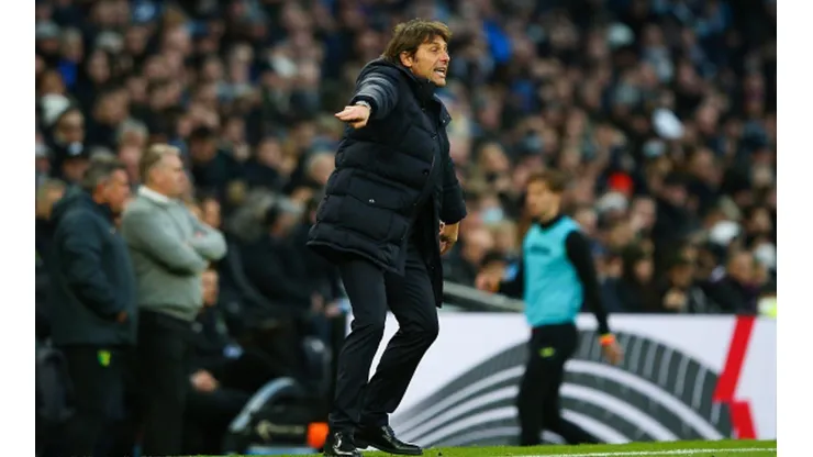 Tottenham, comandado por Antonio Conte, deve ter desfalques importantes nos próximos jogos devido ao surto de COVID-19 no elenco