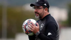 Foto: Vitor Silva/Botafogo/Divulgação - O volante foi titular com Enderson Moreira em grande parte do ano