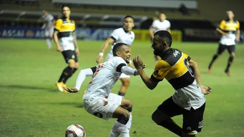 Foto: Caio Marcello/AGIF/ Pensando na disputa da Série B do Brasileirão, Criciúma renova contrato de lateral-esquerdo.